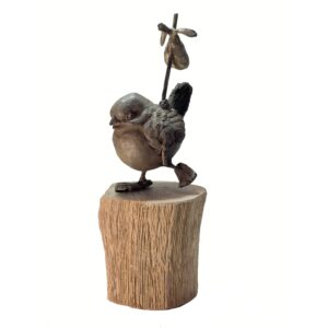 Bronzen vogel met knapzakje - Tonny de Brouwer