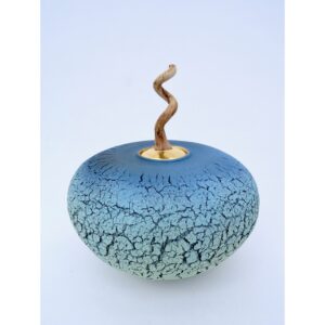 Blauwgroene pot met rank - Jolanda Verdegaal
